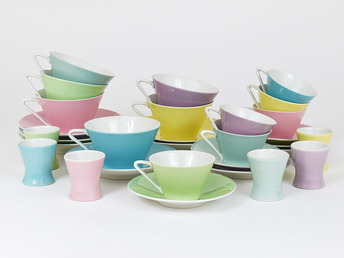 6 Mid-Century Espresso-Tassen aus Porzellan, „Daisy“ in Pastellfarben, Lilien, Österreich, 1950er-Jahre