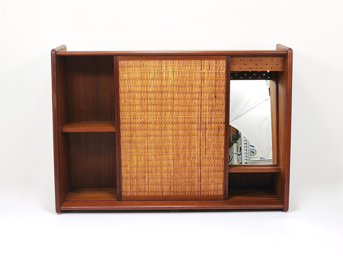 Arne Wahl Iversen Wandspiegel- und Regalschrank, Teak & Rohrgeflecht für Brenderup Denmark