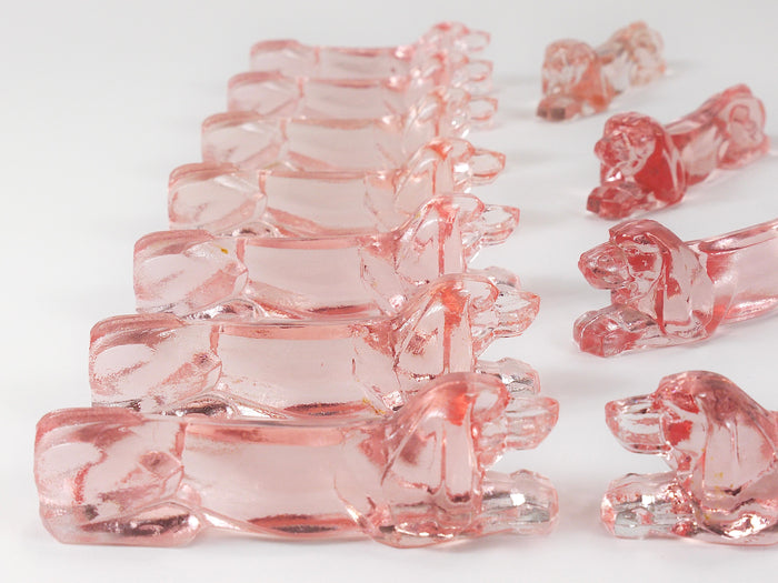 12 französische Art déco Messerbänke in Hundeform, Dachshund Basset Hound, Rosé-Glas, Frankreich, 1930er-Jahre